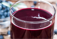 Yemek sırasında 2 bardak potasyum deposu yabanmersini tercih edin Akşam yatmadan önce ise yine 2 bardak yabanmersini suyu tüketip öyle uyuyun