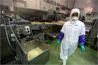 Fabrika son tüketim tarihi geçen etlerin paketlenip halka dağıtıldığı için kapatıldı