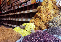 En çok tüketilen bitkisel ürünler arasında bağışıklık sistemini destekleyen nar çekirdeği yağı çörek otu tohumu yağı ve Güney Afrika sardunyası bitkisinin kapsül ya da tablet haline getirilmiş formları öne çıkıyor