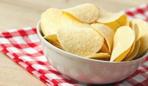 Olestra Cipslerin zararlı olduğunu zaten biliyorsunuz Peki zararı neresinde onu belirtelim hemen Yağında Bu cipsler olestra adı verilen sentetik kalori ve kolestrol kaynağı bir yağdan yapılır İngiltere ve Kanada da vücuttaki mineralleri ve vitaminleri attığı için yasaktır