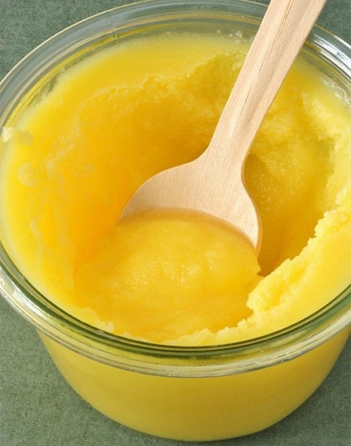 Sadeyağ Türk gıda kodeksinde süt ve veya süt ürünlerinden elde edilen su ve yağsız kuru madde unsurlarının tamamına yakın bölümü uzaklaştırılmış ağırlıkça en az yüzde 99 oranında süt yağı içeriğine sahip ürün olarak tarif ediliyor