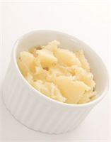 Bir süzgeç veya tülbent yardımıyla dibindeki beyaz tortuları ayırmak için yağı süzün Kalan yağı porselen bir kaba koyun ve buzdolabında saklayın Tereyağından sadeyağ elde etmek için uygulayabileceğiniz bir başka yöntem ise benmari