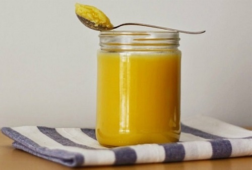 Dr Ender Saraç Tereyağının içinde beyin için faydalı vitaminler vardır İçinde yüksek kolesterol olduğu için kolesterol problemi olanlara tavsiye edilmez Ama içinde potasyum da var Tereyağını çok seviyorsanız ama yan etkisi olmasın istiyorsanız saf yağa dönüştürebilirsiniz diyor