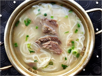 Estetik uzmanı Yasemin Miras Cildimizin ne kadar esnek ve yumuşak olduğunu kolajen seviyesi belirler dedi Bunun içinde kemik suyuyla yapılan çorbaların kolajen seviyesinde önemli rol oynadığını söyledi