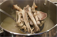 Yasemin Miras Kırmızı ette günde 120 gramı aşmadığınız sürece vücudunuzdaki her yere özellikle de cildinize iyi gelir