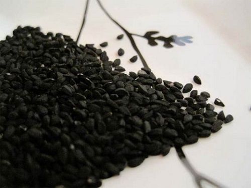 Yapılan çalışmalar istatiki olarak değerlendirildiğinde görülüyor ki çörek otu yan etki göstermeden kalın bağırsaktaki kanserleşme sürecini yavaşlatıyor hatta engelliyor