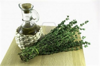 Kekik çayı yaklaşık 350 farklı türü bulunan kekiğin çayının antioksidan etkisi vardır öksürüğü alır hazımsızlığı giderir vücut için gerekli mineralleri içerir boğaz ağrısını alır ağız içi yaraları geçirir dişeti hastalıklarına iyi gelir antiseptiktir soğuk algınlığına iyi gelir gargara suyu olarak kullanılır şişkinliği ve gazı alır stresi azaltır ve iyi hissettirir romatizma ağrılarını hafifletir baş ağrısını geçirir