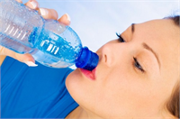 Günde ortalama 8 bardak su içmemiz gerekirken vücudumuz 10 bardak su kaybediyor