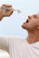 Yüksek kolesterol Vücut susuz kaldığında kolesterol seviyesini arttırarak hücreden daha fazla su kaybını önlemeye çalışır