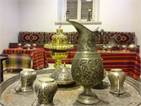 Ticaret ya da yolcu gemisiyle Anadolu ya geçmek isteyenler ile Balkanlar üzerinden hacca gideceklerin sağlık kontrolünden geçirildiği Urla Karantina Adası Tahaffuzhane o dönemdeki en ileri sağlık merkezlerinin başında geliyordu