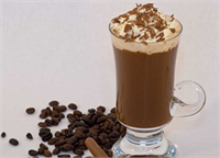 Kremalı kahve Kahve ile birlikte tüketilen krema da çok sağlıklı değil Vücudu fazla yağlandıran krema kolestrolü de yükseltiyor