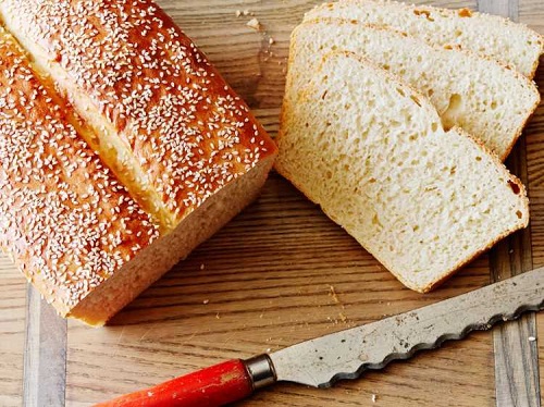 Açma ve beyaz ekmek Beyaz ekmeğin içerisinde maddeler kırışıklık karşıtı kollajenlere zarar vererek yaşlanmanızı hızlandırır