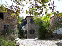 18 Doğanbey Köyü Söke Aydın Dilek yarımadası milli parkı sınırları içinde kalan köyün deniz manzarası var Ayrıca sessiz sakin olmasıyla da biliniyor İzmir ve Aydınlılar ın haftasonu kaçamaklarını yaptıkları rotalar arasında