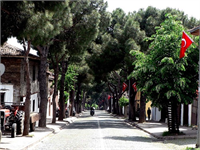 7 Birgi Ödemiş İzmir Çevre illerden yoğun bir ziyaretçi akınına uğrayan Birgi nin türbeleri meşhur Sokaklarında gezerken Osmanlı dan pek çok esinti görmek mümkün