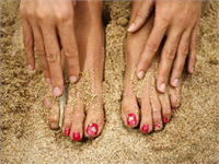 Merhem niyetine zahter Mantar şikayetlerini de azaltan zahterin yara ve yanıkların üzerine sürüldüğünde mikrop kapmasını önlediği söyleniyor Tabii siz yine de çok büyük ve hassas yaralarda ilaç kullanmayı deneyin Bunun yanında yine besin olarak tüketmeye devam edin çünkü yaraların kapanmasını hızlandırıyor ve mikropları öldürüyor