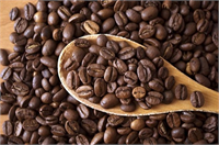 19 Kahve Kahve ve çay tip 2 diyabeti engelleyerek kalbinizi koruyabilir Yapılan çalışmalar günde 3 4 fincan kahve tüketen kişilerin riskinin 25 oranında azaldığını göstermiştir hatta kafeinsiz kahve bile işe yaramaktadır Ancak zaten diyabeti ya da yüksek tansiyonu olanların dikkat etmesi gereklidir çünkü kafein bu rahatsızlıkları daha da kötüleştirebilir İpucu Yağı ve kaloriyi sınırlandırmak için sade kahve ya da yağsız latte tercih edin