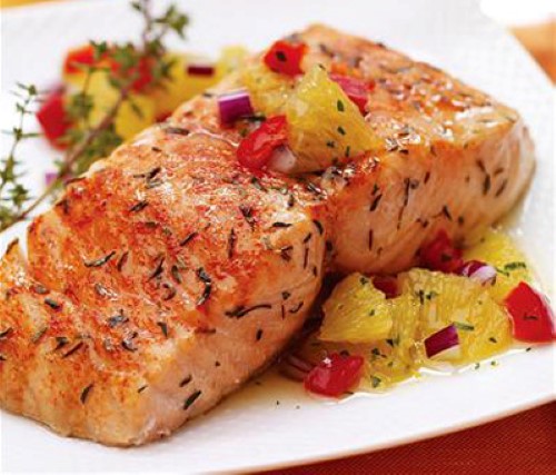 Somon Balığı Somon balığı dünyanın en iyi antidepresanlarından biri olarak kabul edilen omega 3 esansiyel yağ asitlerinden çok zengindir Hiç kimse nasıl çalıştığından tam olarak emin değil Ancak yeni bir araştırmaya göre günlük olarak omega 3 yağ asitleri tüketen insanların diğerlerine göre her zaman daha iyi bir ruh halinde oldukları tespit edilmiştir Somon gibi etkilere sahip diğer balıklar ise uskumru yılan balığı ve ton balığıdır Bunların hepsinin depresyon kalıcı karamsarlık ve erektil disfonksiyon belirtileri ile mücadele ettiği bilinmektedir