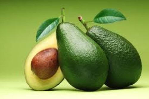 Avokado Kremsi bir yapıya sahip olan avokado muhteşem bir lif deposudur Bir yemek kaşığı avokadoda yaklaşık 2 gram kadar bütün bir avokadoda da ortalama 10 gram lif bulunmaktadır Avokado aynı zamanda iyi bir tekli ve çoklu doymamış yağ kaynağıdır Bu yağlar kolesterolü azaltıp kalp hastalıklarının riskini azaltır Bunun yanında çocukların zihin gelişimlerine destekte bulunur