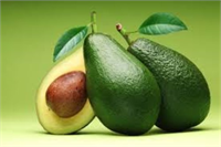 Avokado Kremsi bir yapıya sahip olan avokado muhteşem bir lif deposudur Bir yemek kaşığı avokadoda yaklaşık 2 gram kadar bütün bir avokadoda da ortalama 10 gram lif bulunmaktadır Avokado aynı zamanda iyi bir tekli ve çoklu doymamış yağ kaynağıdır Bu yağlar kolesterolü azaltıp kalp hastalıklarının riskini azaltır Bunun yanında çocukların zihin gelişimlerine destekte bulunur