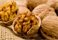 Ceviz Doğal melatonin kaynağı olan ceviz yine uyku için size yardımcı olabilir Akşam yemeğinden sonra 1 çay bardağı kadar yemek yeterlidir