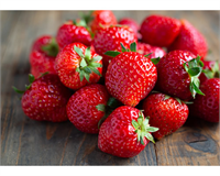 ÇİLEK Antioksidan kapasisi yüksektir Serbest radikalleri hücrelere saldıran ve hücrelerde büyük değişimlere neden olan moleküller nötralize eder Bağışıklığı aktive ederek virüs ve bakterilerle savaşma gücü de sağlar