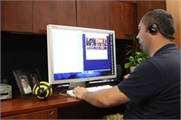 Uzaktan Çalışma İmkanlarını Değerlendirin Tarım sektörü iş sahasında bulunmayı en çok gerekli kılan alanlardan biri Ancak özellikle büyük işletmelerde personelin en azından bir bölümünün evden çalışmaya yönlendirilmesi mümkün Tarımsal veri akışı ve ekipmanların uzaktan yönetilmesini sağlayan dijital teknolojiler bu olanakları daha da arttırıyor