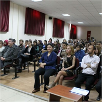 ve yöneticilerden iş olanaklarıyla ilgili bilgi almalarını sağladı