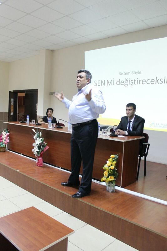 Yıldırım öğrencilerle birlikte olmaktan mutlu olduğunu belirtti