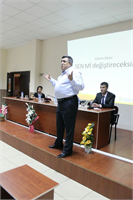 Yıldırım öğrencilerle birlikte olmaktan mutlu olduğunu belirtti