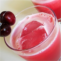 Louisiana State Üniversitesi araştırmacılarının yaptığı açıklamaya göre günde 2 kez kiraz suyu içmek uyku ilacından bile daha çok işe yarıyor 2014 San Diego Deneysel Biyoloji Toplantısı nda sunulan araştırma verilerine göre yapılan deneylerde belirli bir yaşın üzerindeki deneklere 2 hafta boyunca günde 2 kez içirilen kiraz suyu sonrasında uyku düzeylerinde belirgin bir düzen ve uyku sürelerinde 90 dakikayı aşkın uzama görüldüğü belirtildi