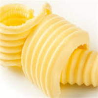 Bunlardan en fazla tartışılanı kuşkusuz tereyağı oldu İnsanlar tereyağını nasıl ve ne kadar süre dolabın dışında tutabileceklerini tartıştı