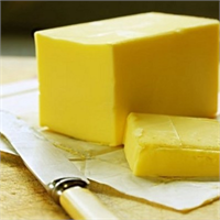 Araştırmalar tereyağını ambalajından çıkarmadan buzdolabında saklamamız gerektiğini ve kullanmadan 10 15 dakika önce çıkarmamızı söylüyor