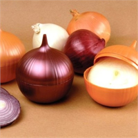 Ayrıca soğanlarla patatesleri birbirinden ayrı tutmalısınız beraber saklandıklarında ikisi de daha çabuk bozulur