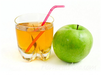 MALZEMELER 4 büyük boy yeşil elma 1 adet limondan hazırlanmış taze limon suyu YAPILIŞI Elmaları yıkadıktan sonra dört eşit parçaya kabuk ve çekirdekleri ile bölüp üzerine her 1 elma için 1 yemek kaşığı kadar olacak şekilde su koyarak pişirin Kaynamaya ve elmalar iyice yumuşamaya başladığı sırada limon suyunu koyup kısa bir süre daha pişirip ocaktan alın ve ince bir elekten geçirin Kabuk ve çekirdeklerinden ayrılan altta kalan kısmı mutfak robotuna koyun Mutfak robotunda homojen kıvama gelinceye kadar çekip derin dondurucuda dondurun Donmuş karışımdan dondurma kaşığı ile şekil vererek servis edin