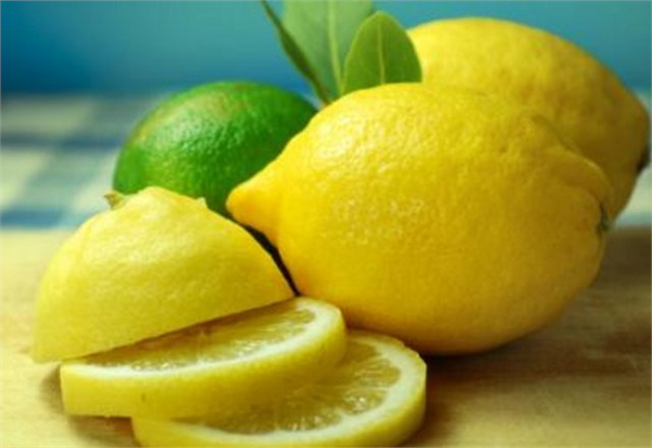 Ayrıca iltihabın nedenlerinden biri olan eklemlerinizdeki ürik asit limonla yok olur