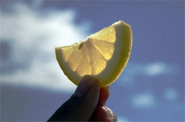 Hatta limon kokusunun sinir sisteminde sakinleştirici bir etkisi vardır