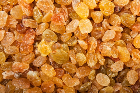 KURU ÜZÜM İyi bir enerji kaynağıdır Balgam söktürücü etkisiyle solunum hastalarına tavsiye edilir Günde 10 tane yendiğinde tansiyonu düşürmede etkilidir Bu yönüyle iltihaplara karşı da bağışıklık sistemini güçlendirir
