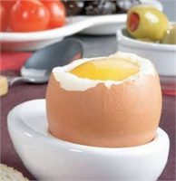 Yumurta kalbe zarar vermeyen gıda maddelerinden birisi Diyet programlarında ise en çok yer verilen maddelerinden biri İster omlet yapın ister sadece beyazını kullanın her şekilde yumurta tok tutan bir besin