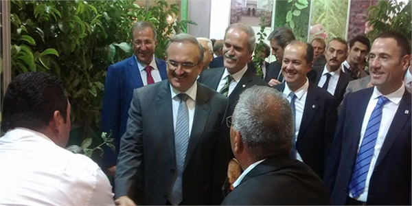 Fuarı gezerken