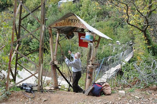 Kan bağışı yapmayan bu köprüden geçemiyor