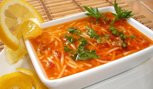 Terbiyelisi de olur arpalısı da Limonla da servis edilir sirkeyle de
