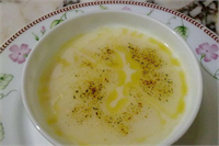 Kış geldikten aşırı dozda gribe maruz kaldıktan ve serumu yedikten sonra terbiyeli sebze çorbasını yalnızca lezzeti için içmek zorunda kalırsınız