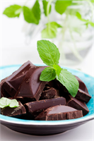 Bitter çikolata Beyin reseptörlerini aktive etmek için endorfin salınımını arttır Yüksek kakao içeriğine sahip birkaç bitter karesi güçlü antioksidanlar içerir doğal uyarıcıları sayesinde odaklanma ve konsantrasyonu artırır