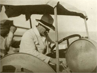 Kılıç kullanan kol yorulur nihayet kılıcı kınına koyar ve belki kılıç o kında küflenmeye paslanmaya mahk m olur Fakat sapan kullanan kol gün geçtikçe daha ziyade kuvvetlenir ve daha çok kuvvetlendikçe daha çok toprağa malik ve sahip olur 1923