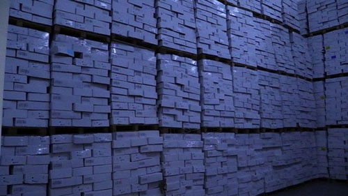 Mersin Gümrüğü nde kaçak kırmızı et operasyonu Gümrük ve Ticaret Bakanı Nurettin Canikli Mersin Gümrüğü nde düzenlenen operasyonda bin 44 ton kaçak kırmızı etin yurt içine sokulduğunun tespit edildiğini bildirdi