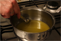 11 Zeytinyağım soğukta donuyor Ne düşünmeliyim Saf zeytinyağının buzdolabına girdiğinde donması gerekir Bu durum yağınızın faydasını azaltmaz Ancak yağınızı güneş almayan serin bir yerde saklamanız yeterlidir Dolaba koymanıza gerek yok