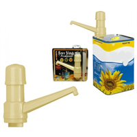 14 Zeytinyağı pompaları zararlı mıdır Uzun süreli saklanan kaplardan günlük kullanım şişelerine aktarırken pompa kesinlikle kullanılmamalıdır Pompalar yağın içine hava basar ve yağın peroksit değerini yükselterek bozulmasına neden olabilirler