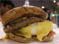 Besin değeri bakımından düşünüldüğünde soya kıyma ve diğer et ürünleri için fena bir dolgu maddesi değil Hem üreticiler hem de tüketiciler için ete ucuz bir alternatif oluşturuyor