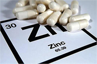 Çinko soğuk algınlığına iyi geliyor Çinko bir antioksidan olduğu için soğuk algınlığı belirtilerini azaltabilir Çinko aynı zamanda anti inflamatuar ve antiviraldir Soğuk algınlığı belirtilerini azaltıp yayılmasını önleyebilir Ancak tüm bu iddiaların bilimsel bir kanıtı yok Çinkoyu ilk belirtiler başladıktan sonra 24 saat içinde almazsanız faydasını göremezsiniz