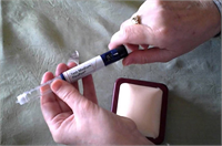 Tip 2 diyabetin tedavisi için krom Kan şekeri seviyesini kontrol altında tutan bir mineral olan krom takviyesi ile diyabet hastalığınızı kontrol altında tutabilir misiniz Bu konuda çelişkili kanıtlar var Bazı araştırmalar kromun glukoz seviyesi üzerinde pozitif etkisi olduğunu gösterirken diğerleri ise krom takviyesinin şeker hastalığına faydasının olmadığını ifade ediyor